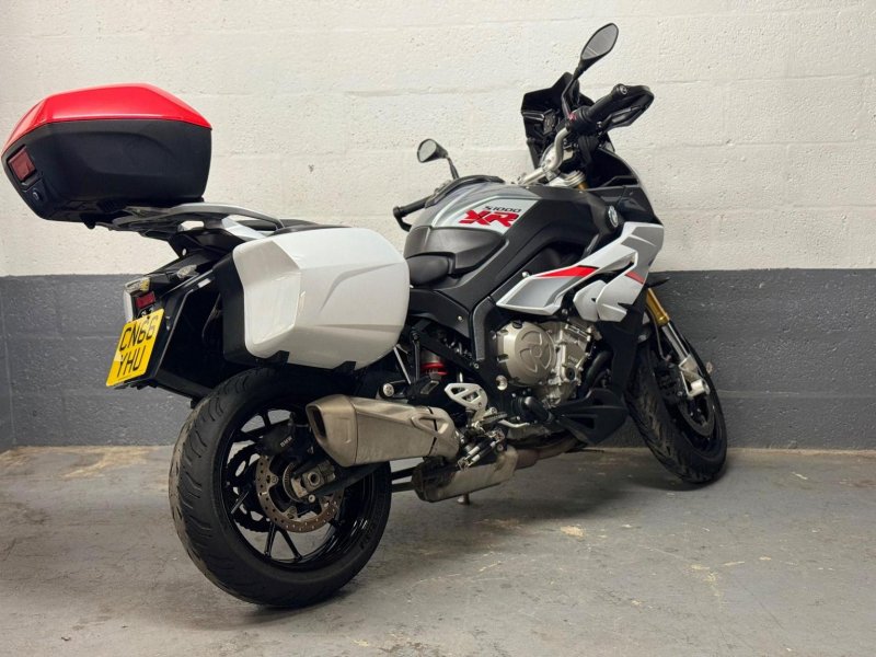 BMW S1000XR