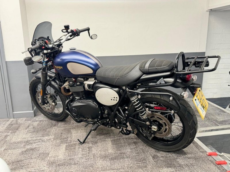 TRIUMPH Street Scrambler