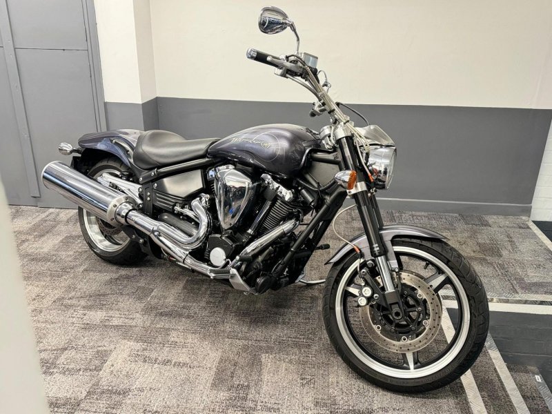 YAMAHA XV1700