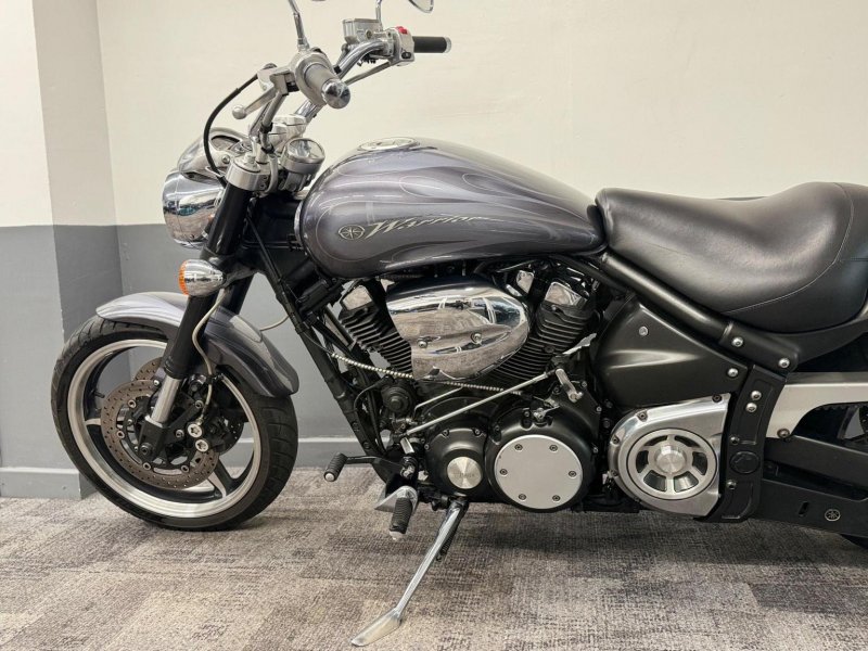 YAMAHA XV1700