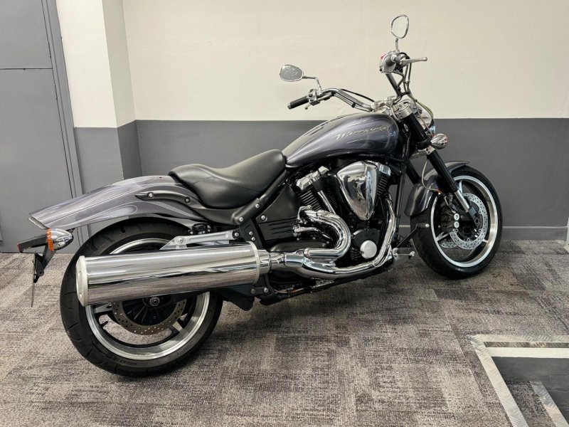 YAMAHA XV1700