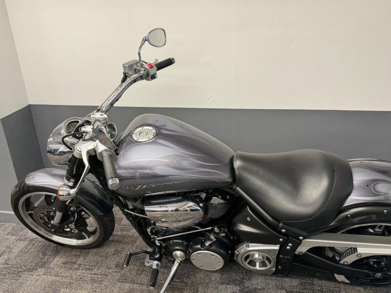 YAMAHA XV1700