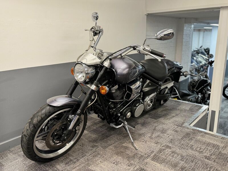 YAMAHA XV1700