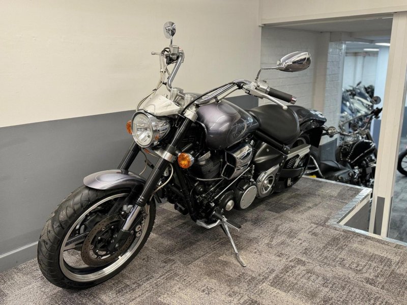 YAMAHA XV1700