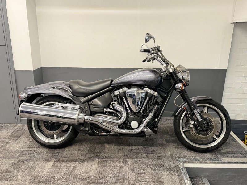 YAMAHA XV1700