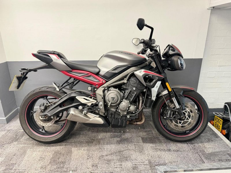 TRIUMPH STREET TRIPLE 765