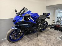 YAMAHA R7