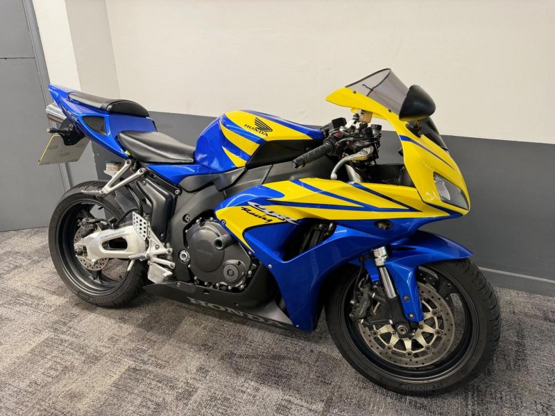 HONDA CBR1000RR Fireblade