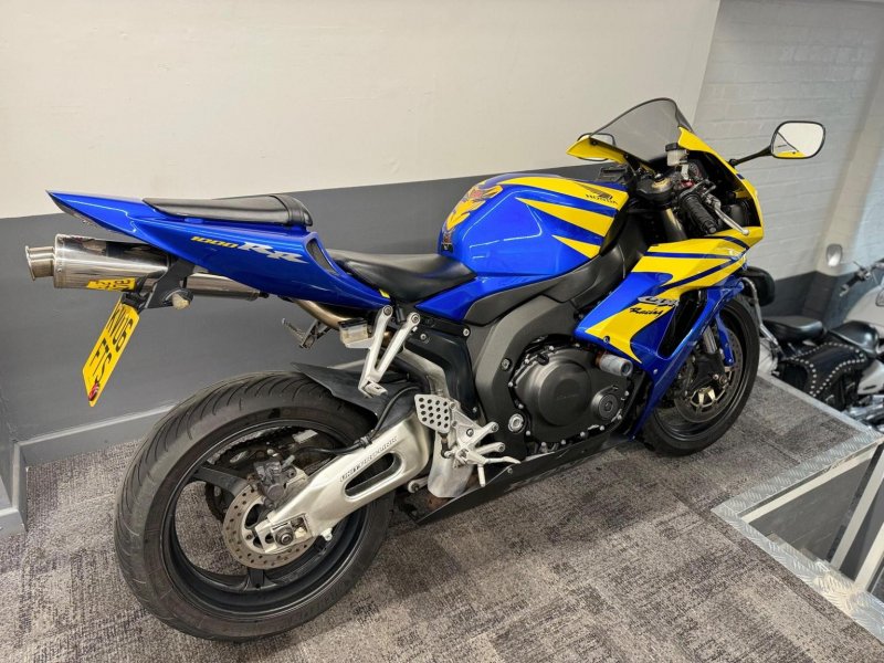 HONDA CBR1000RR Fireblade