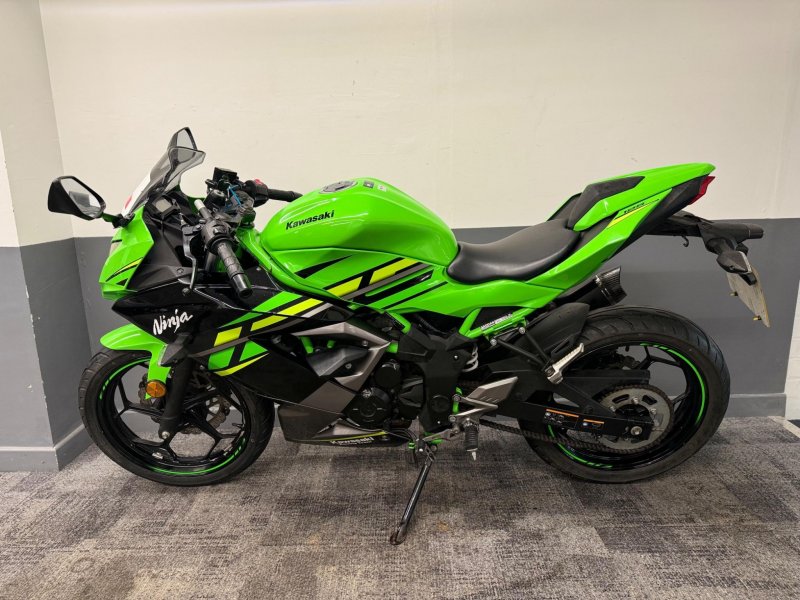 KAWASAKI Ninja 125