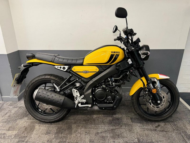 YAMAHA 