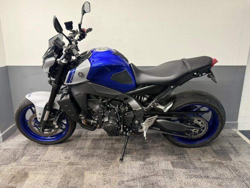 YAMAHA MT-09