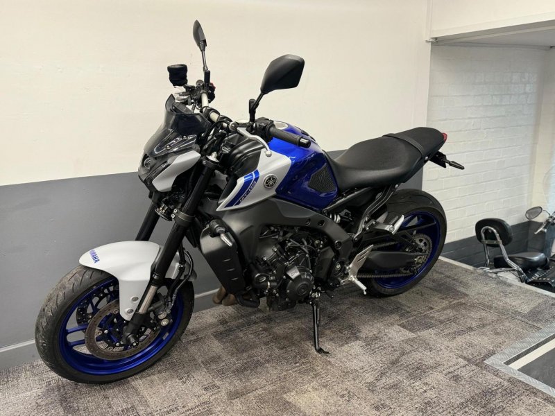 YAMAHA MT-09