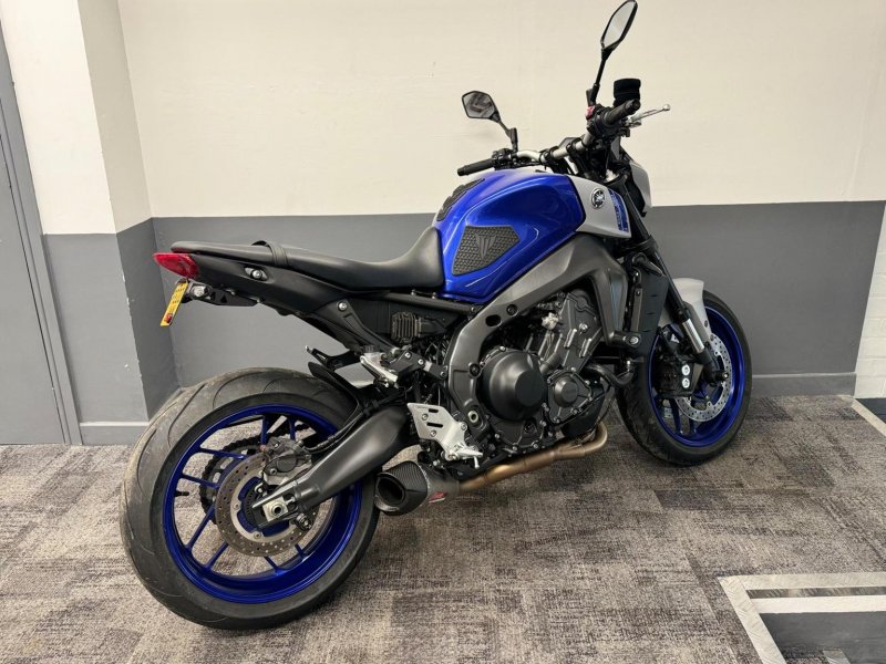 YAMAHA MT-09