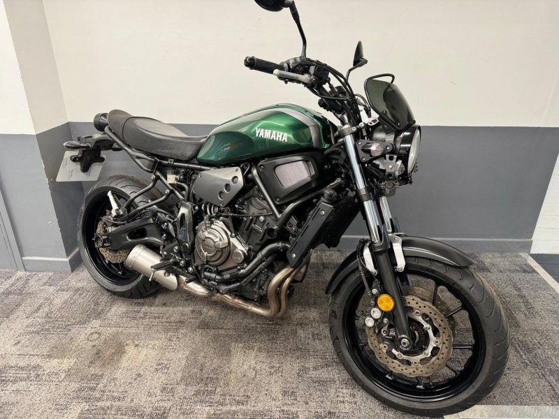 YAMAHA XSR700