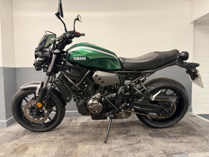YAMAHA XSR700