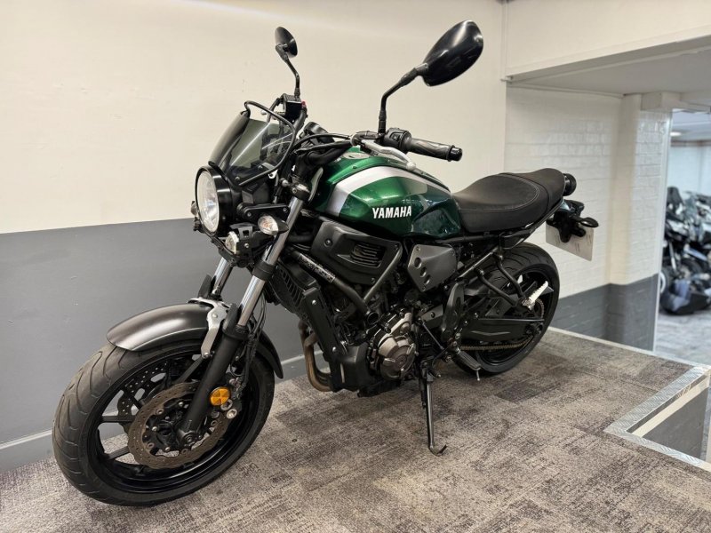 YAMAHA XSR700