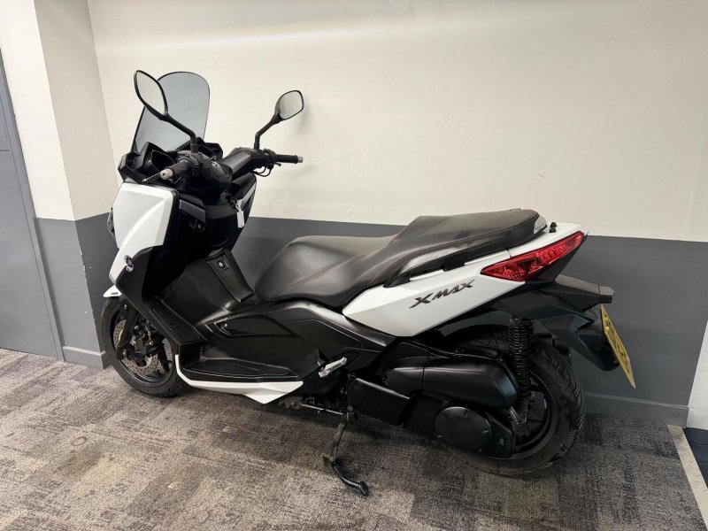 YAMAHA 