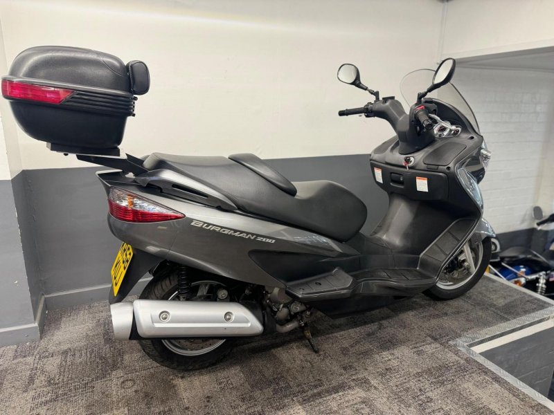 SUZUKI UH