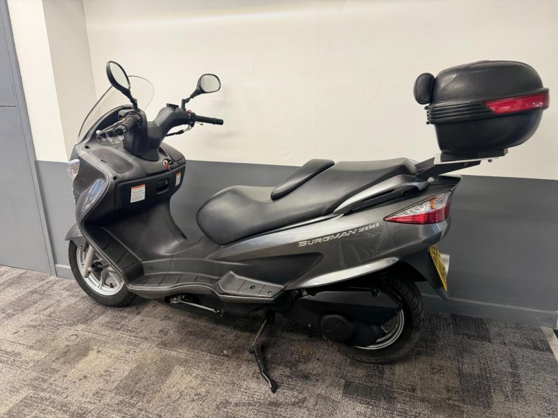 SUZUKI UH