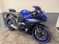 YAMAHA R7