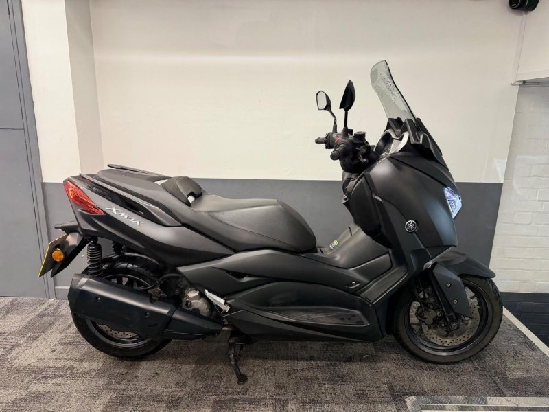 YAMAHA 