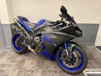 YAMAHA R1
