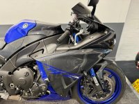 YAMAHA R1