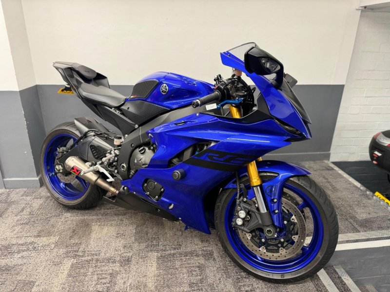 YAMAHA R6