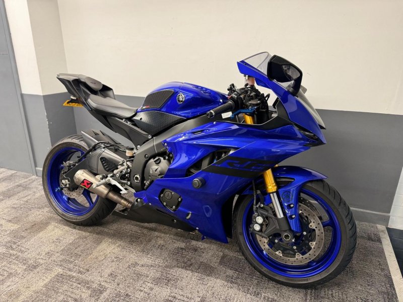 YAMAHA R6