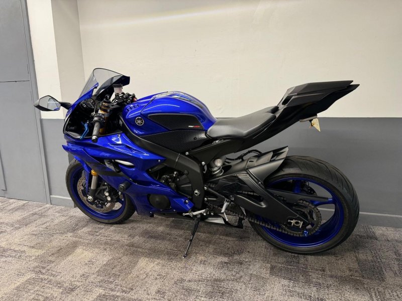 YAMAHA R6