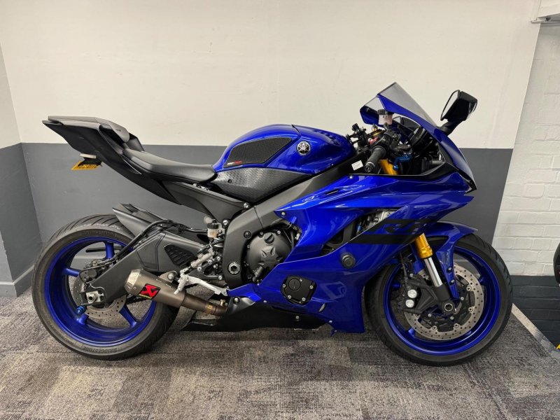 YAMAHA R6