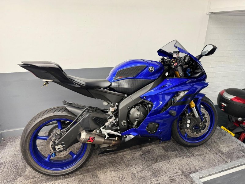 YAMAHA R6