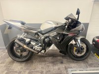 YAMAHA R1