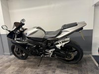 YAMAHA R1
