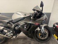 YAMAHA R1