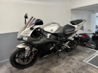 YAMAHA R1