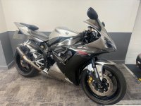 YAMAHA R1