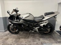 YAMAHA R1