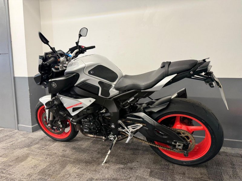 YAMAHA MT-10