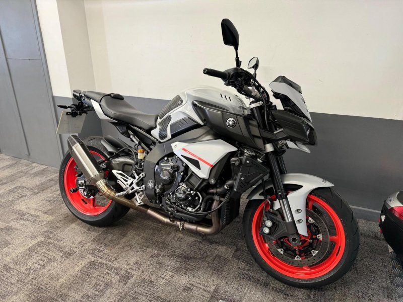 YAMAHA MT-10