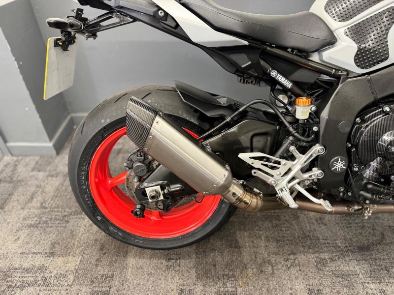YAMAHA MT-10