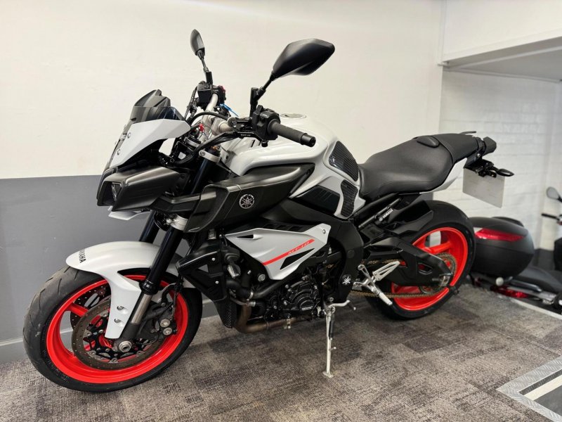 YAMAHA MT-10