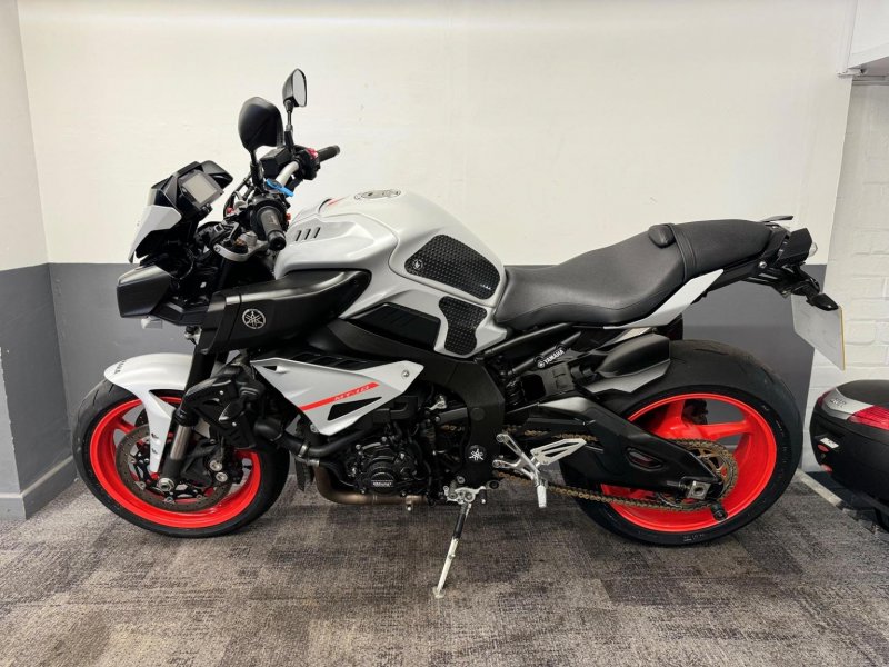 YAMAHA MT-10