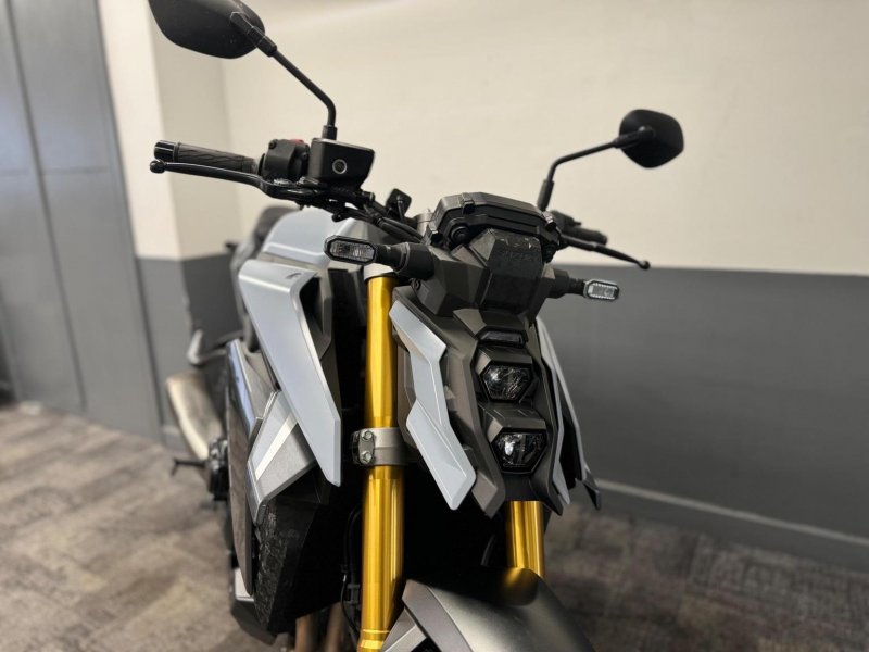 SUZUKI GSX-S1000
