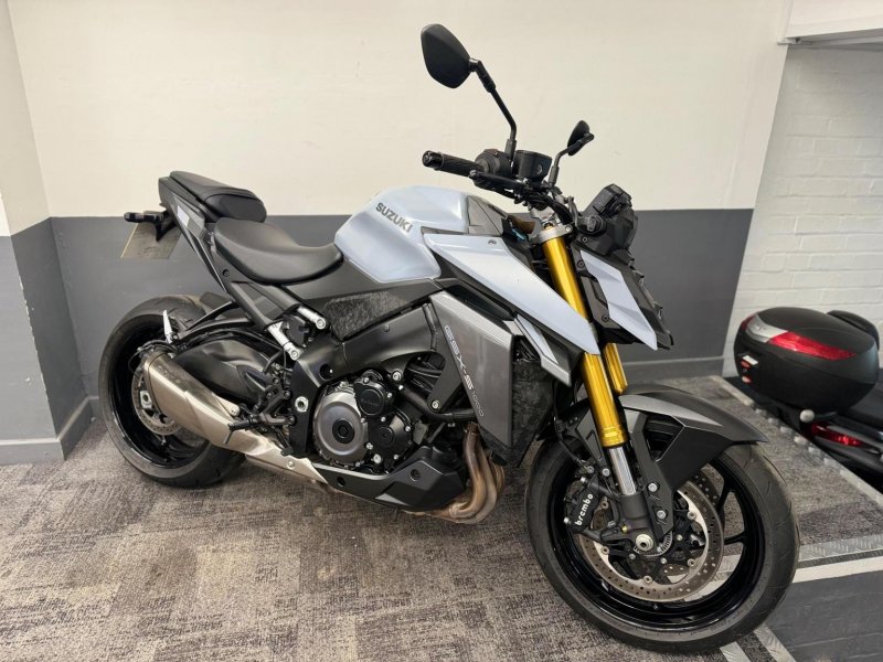 SUZUKI GSX-S1000