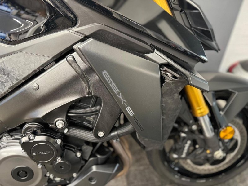 SUZUKI GSX-S1000