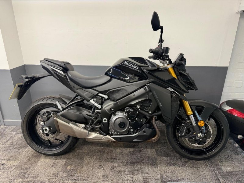 SUZUKI GSX-S1000