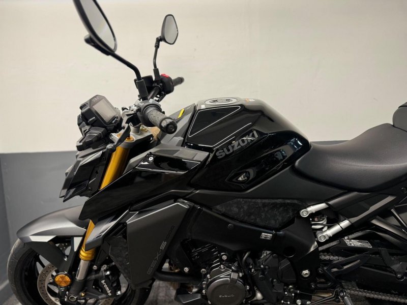 SUZUKI GSX-S1000