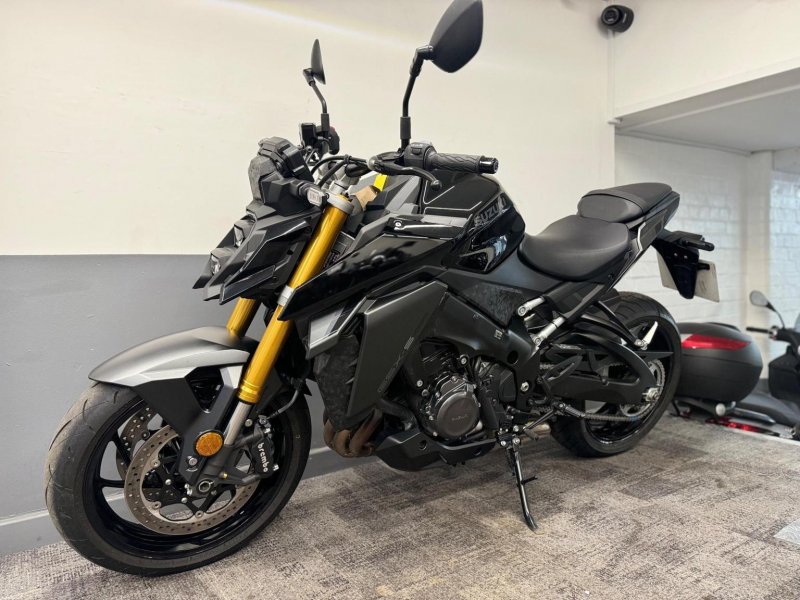 SUZUKI GSX-S1000